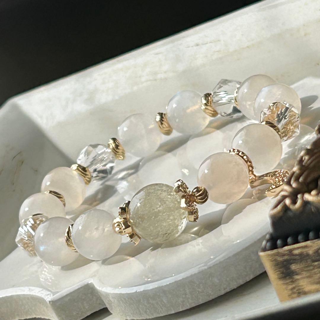 リビアングラス＆ムーンストーンブレスレット　月チャーム付き