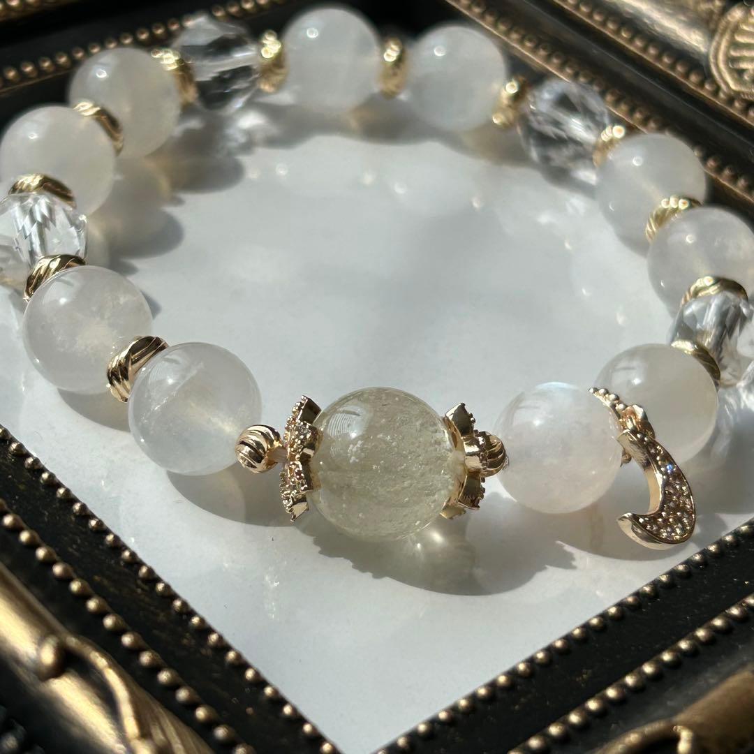 リビアングラス＆ムーンストーンブレスレット　月チャーム付き