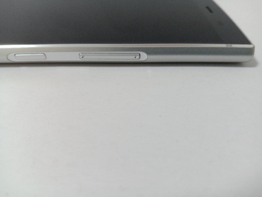 ☆ au URBANO V04 KYV45 プラチナシルバー　＃2