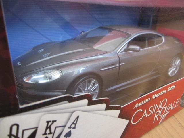 007　ボンドカー　1/18 　アストンマーティンDBS　他ミニカー　４台セット