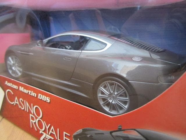 007　ボンドカー　1/18 　アストンマーティンDBS　他ミニカー　４台セット