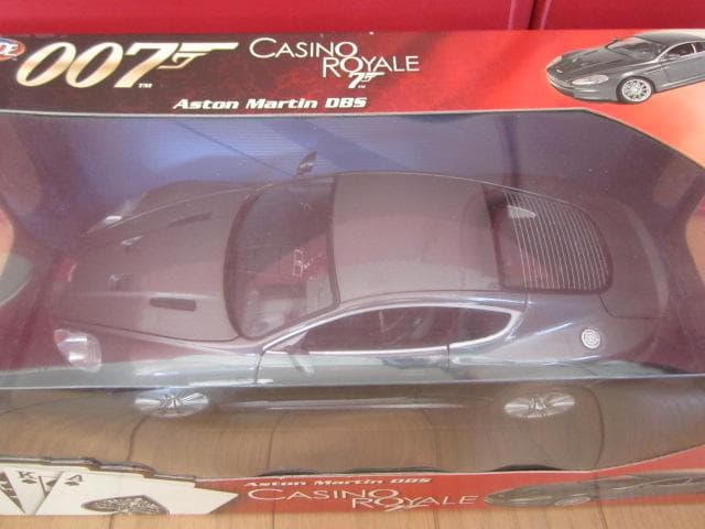 007　ボンドカー　1/18 　アストンマーティンDBS　他ミニカー　４台セット