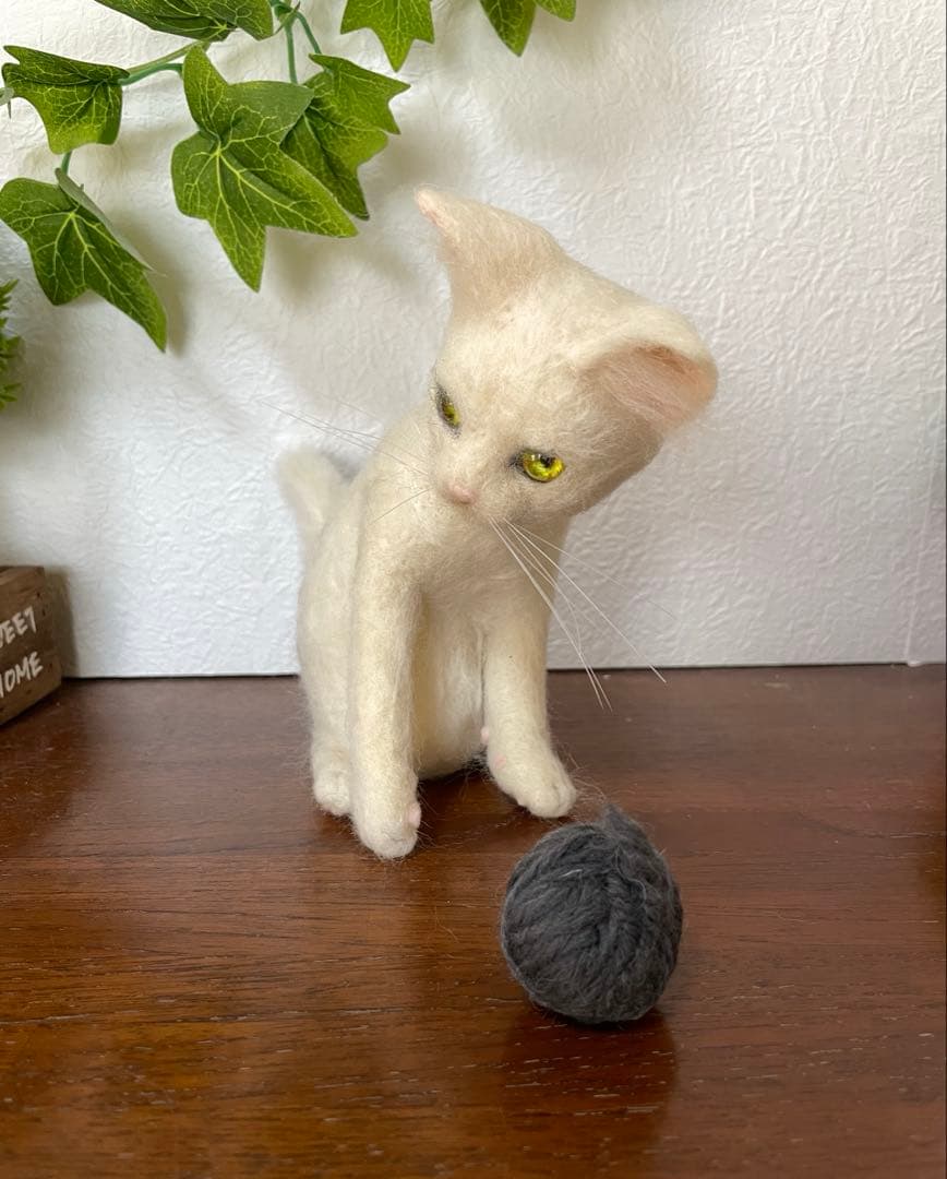 白猫 羊毛フェルト