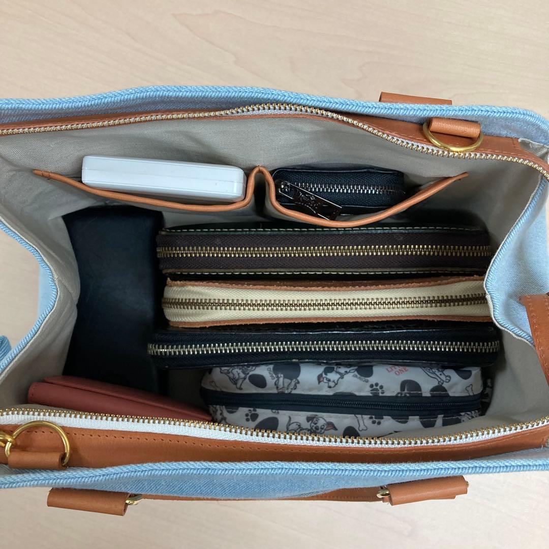 デニムリメイク✖︎本革　2wayハンドバッグ　刺繍花柄　チャーム 底板底鋲付き