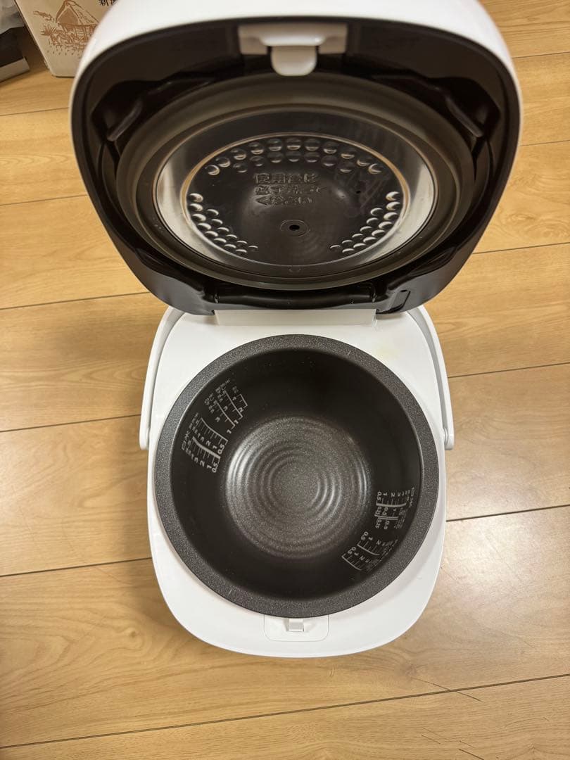 【ジャンク品 】東芝真空圧力IH炊飯ジャー　炎匠炊き　RC-10VSV 白