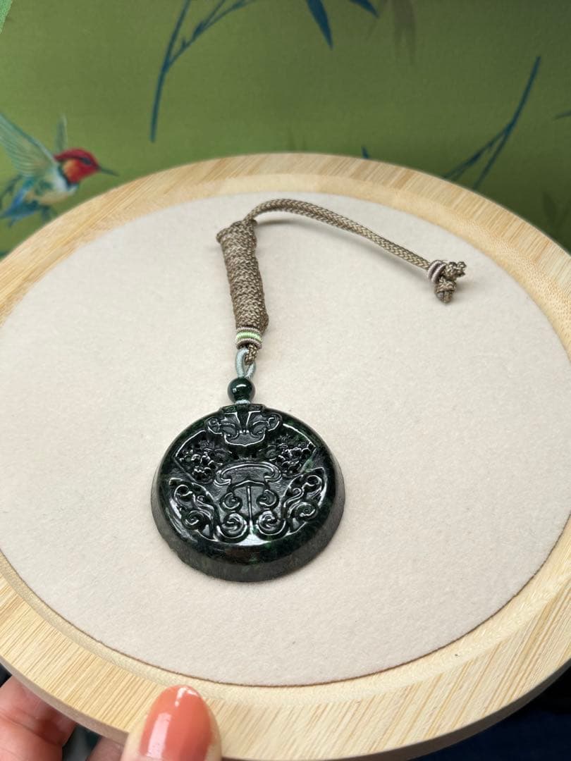 個性的❣️ミャンマー産天然翡翠　老乾青古風龍紋ペンダント