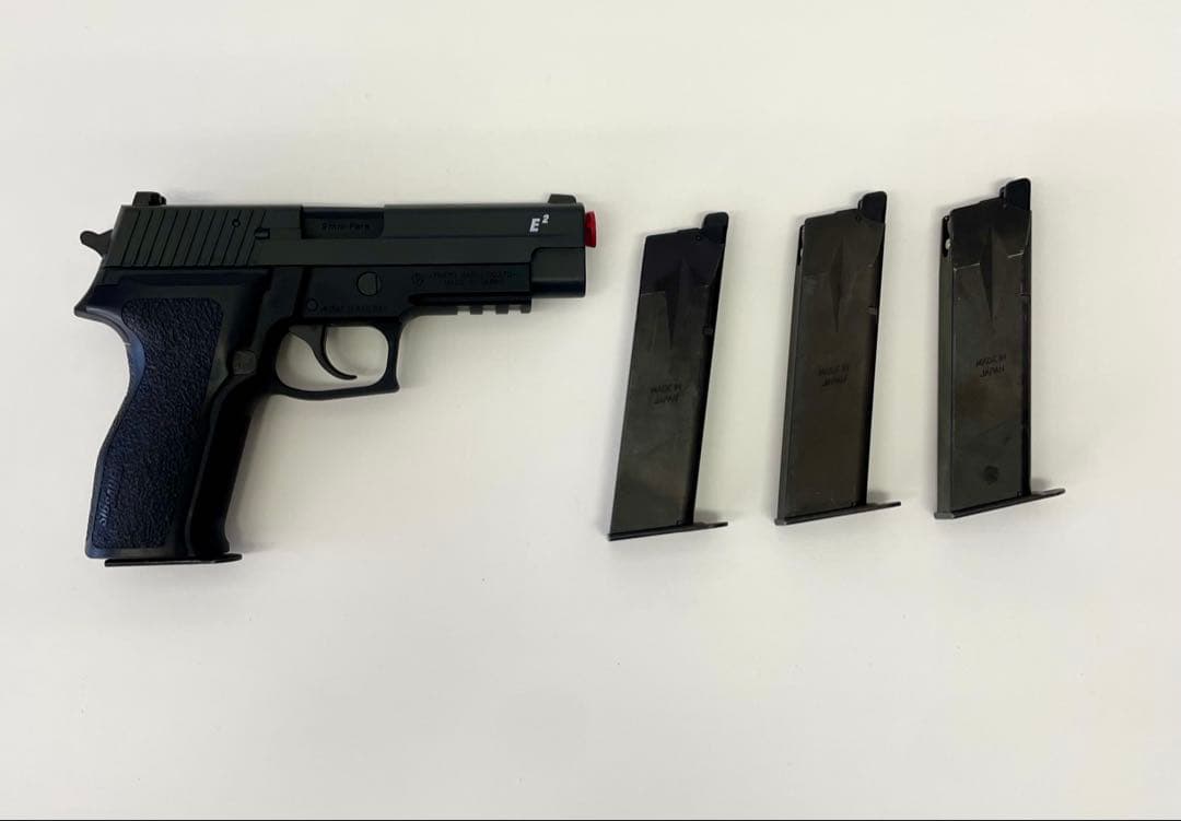 東京マルイ SIG SAUER P226 本体・マガジン•ケース•弾•ローダー