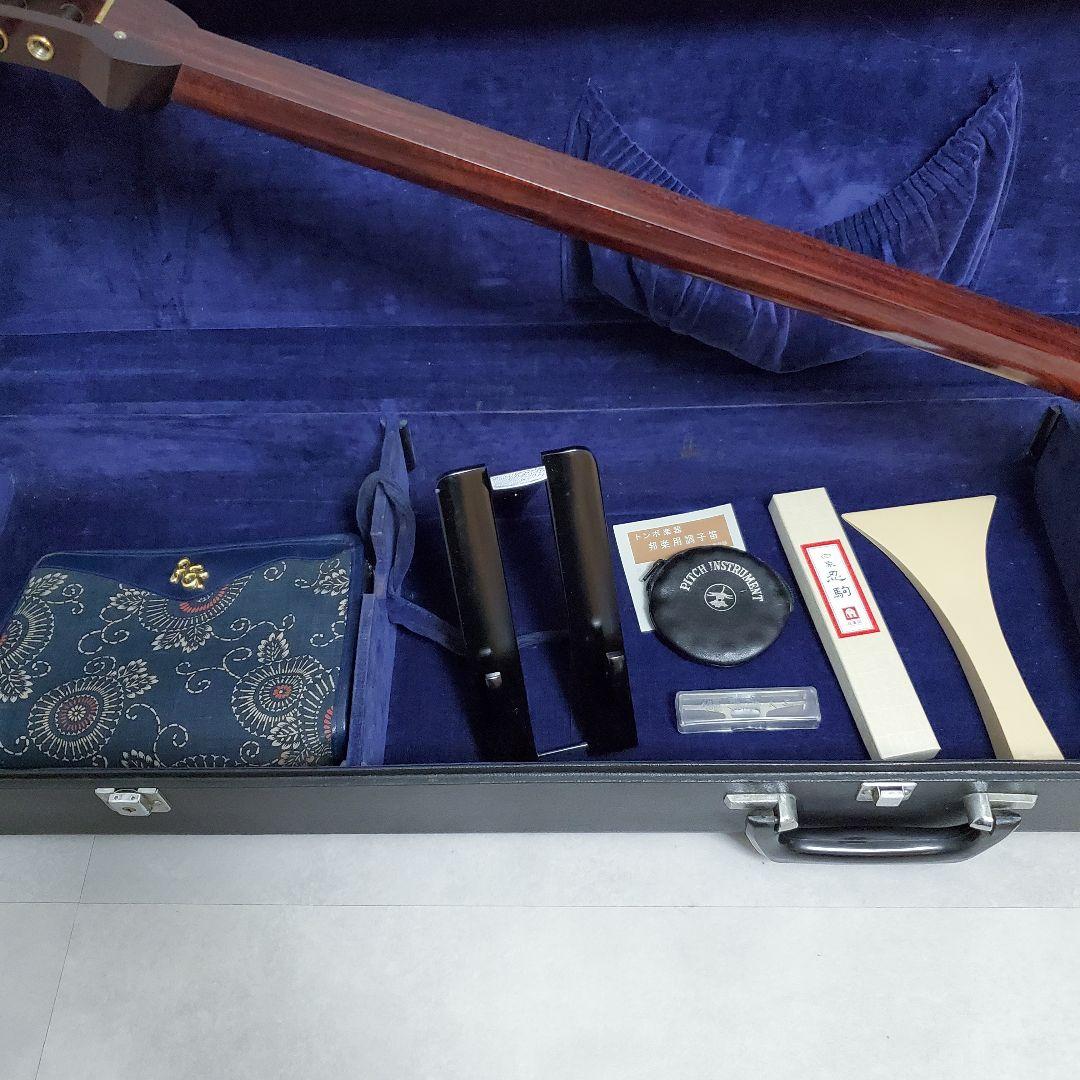 希少✨️三味線　紅木トチ　中棹　綾杉胴　東さわり　1本溝　破れあり　ハードケース