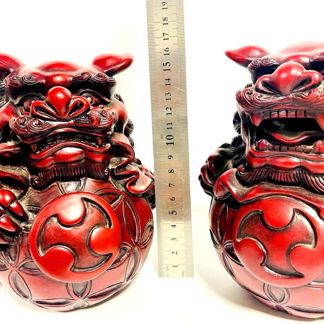 玉乗りシーサー　赤色 獅子像 置物 伝統的