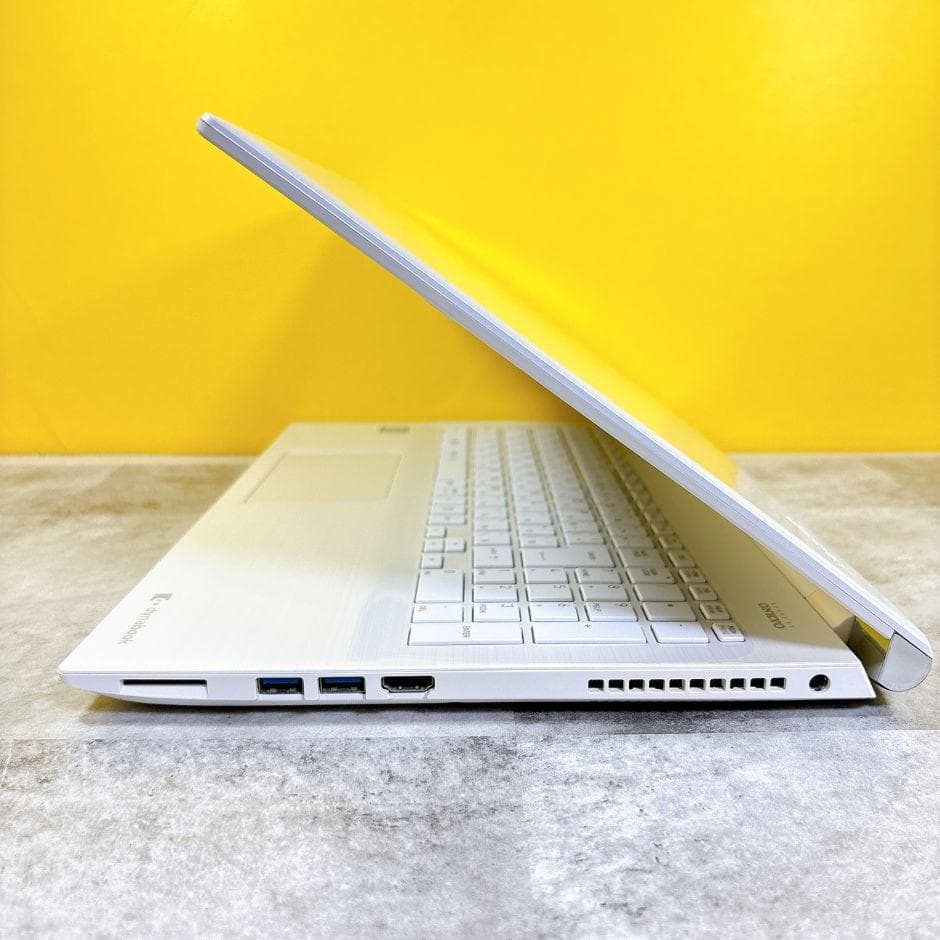 新品SSDで快適✨キレイな白❣カメラ付きノートパソコン 薄型 初心者 仕事や趣味
