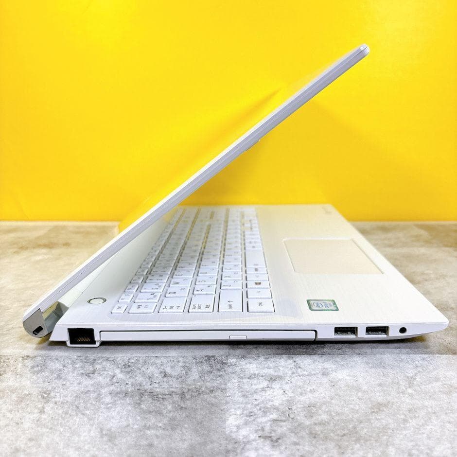 新品SSDで快適✨キレイな白❣カメラ付きノートパソコン 薄型 初心者 仕事や趣味