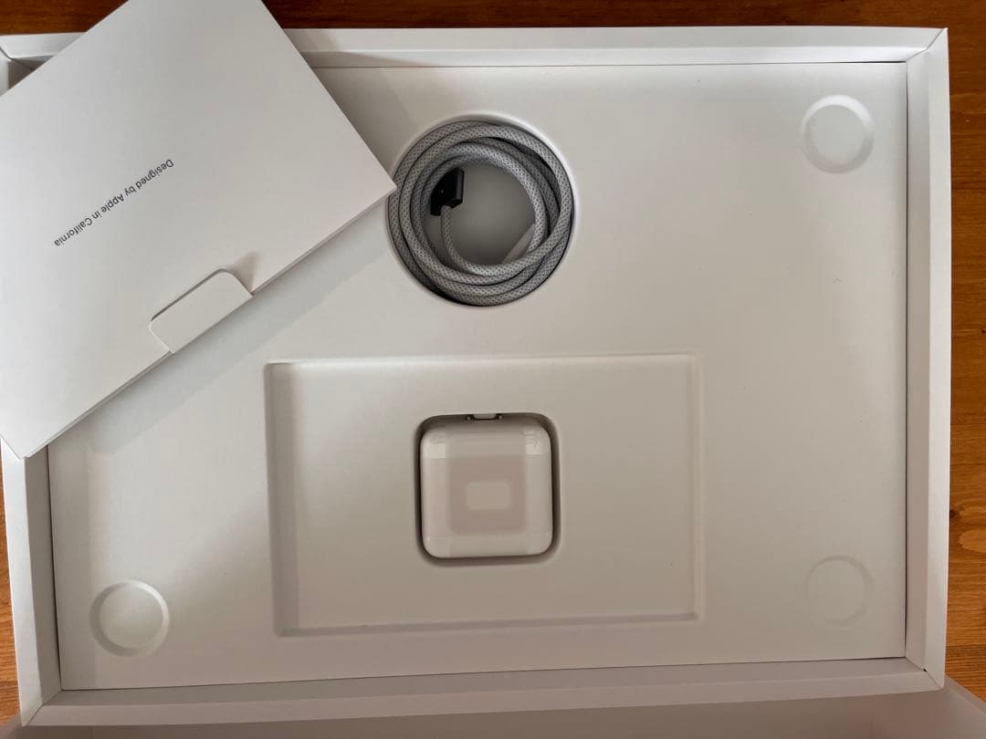 MacBook Air M3 13インチ　メモリ16g ストレ512g