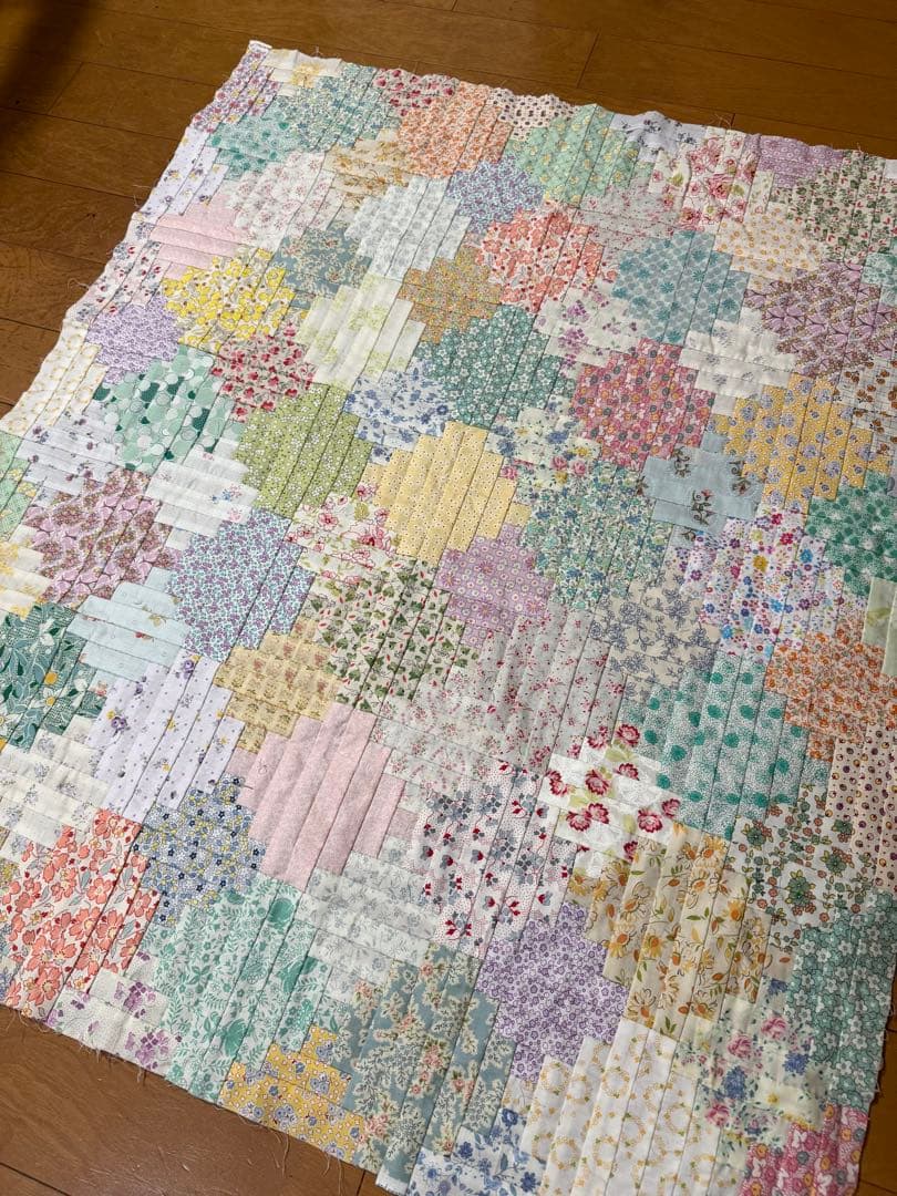 花柄ログキャビンのキルトトップ（大きいサイズ）パッチワーク　ハンドメイド