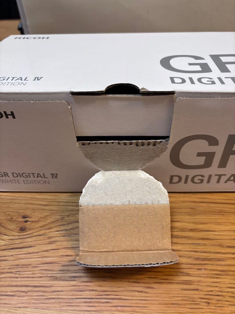 GR DIGITAL Ⅳ “オールホワイト”エディション