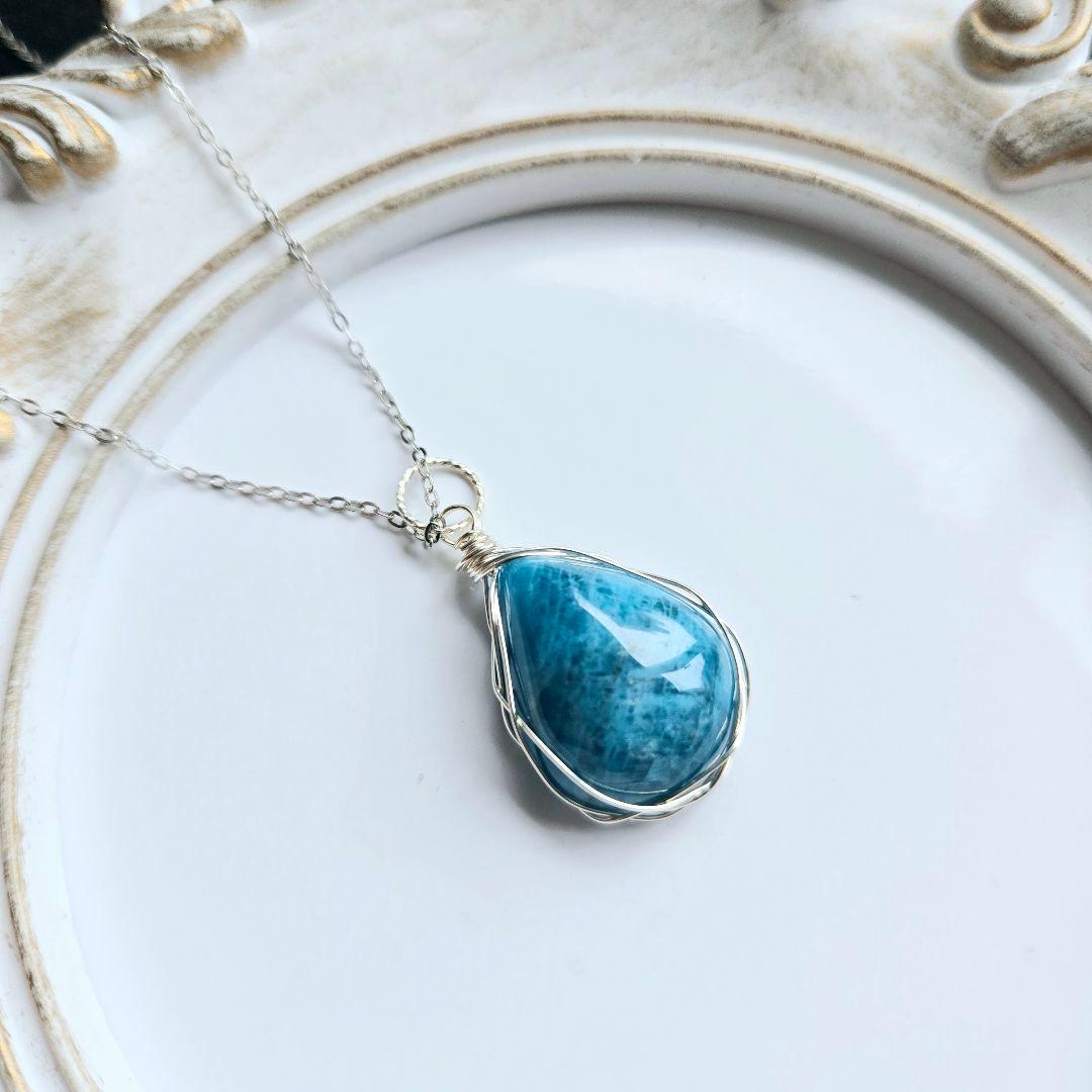 【一点物】雫 アパタイトの ワイヤーラッピング ペンダント トップ✩.*˚