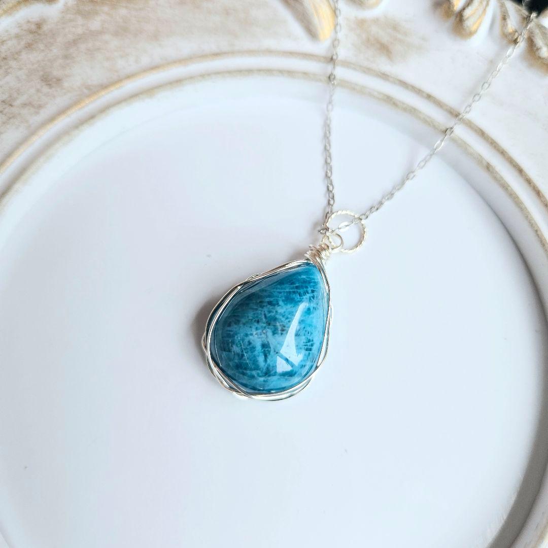 【一点物】雫 アパタイトの ワイヤーラッピング ペンダント トップ✩.*˚