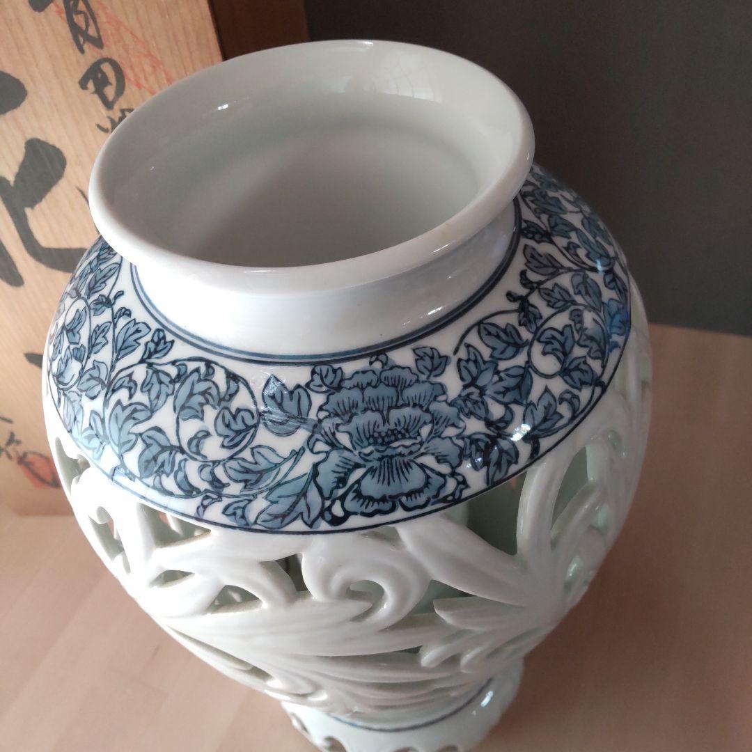 有田焼 染付更紗透かし花瓶飾り壺