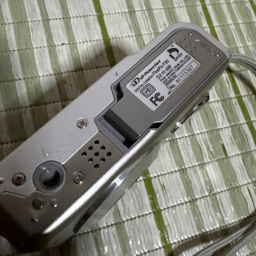 富士フイルム FinePix F30 シルバー コンパクトデジタルカメラ