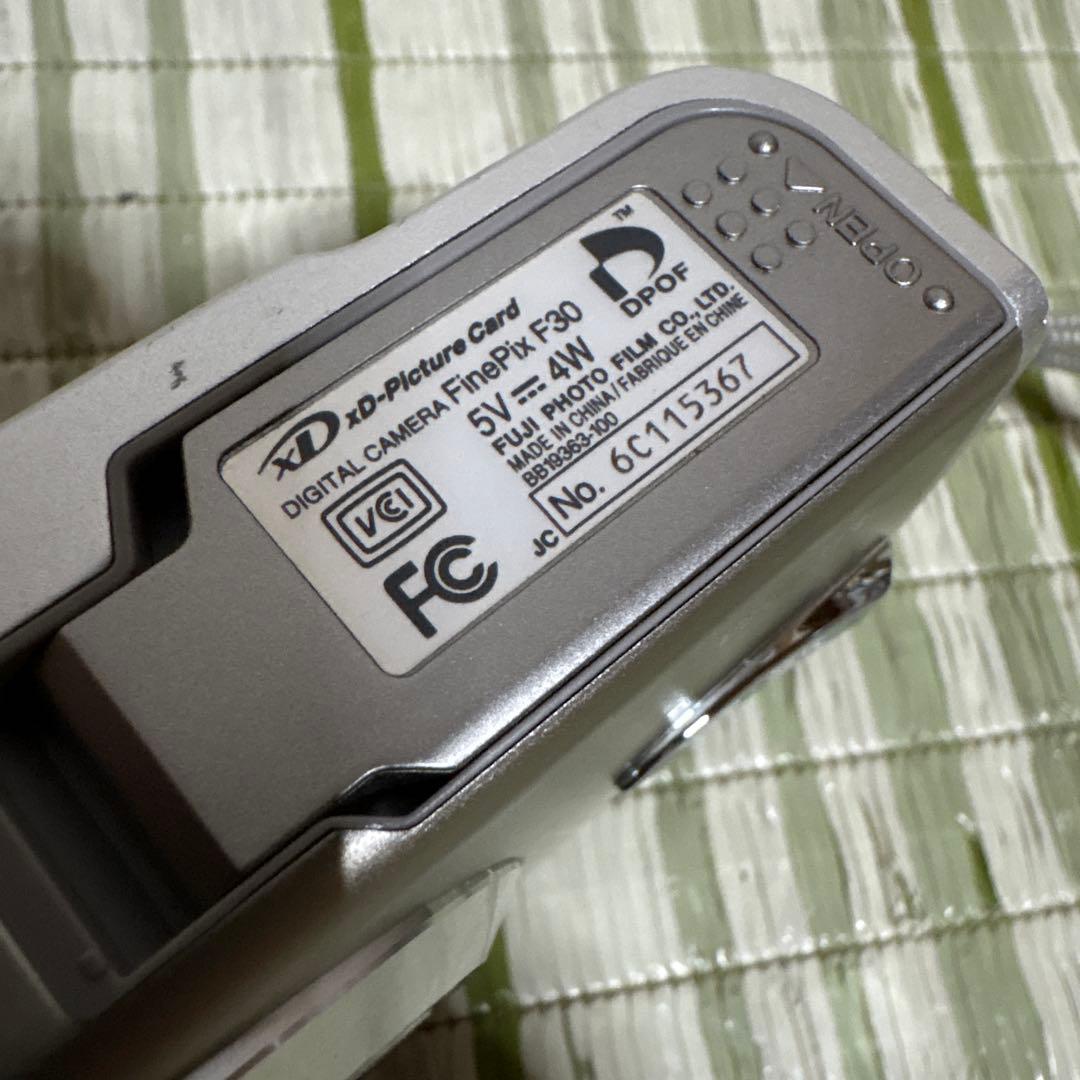 富士フイルム FinePix F30 シルバー コンパクトデジタルカメラ
