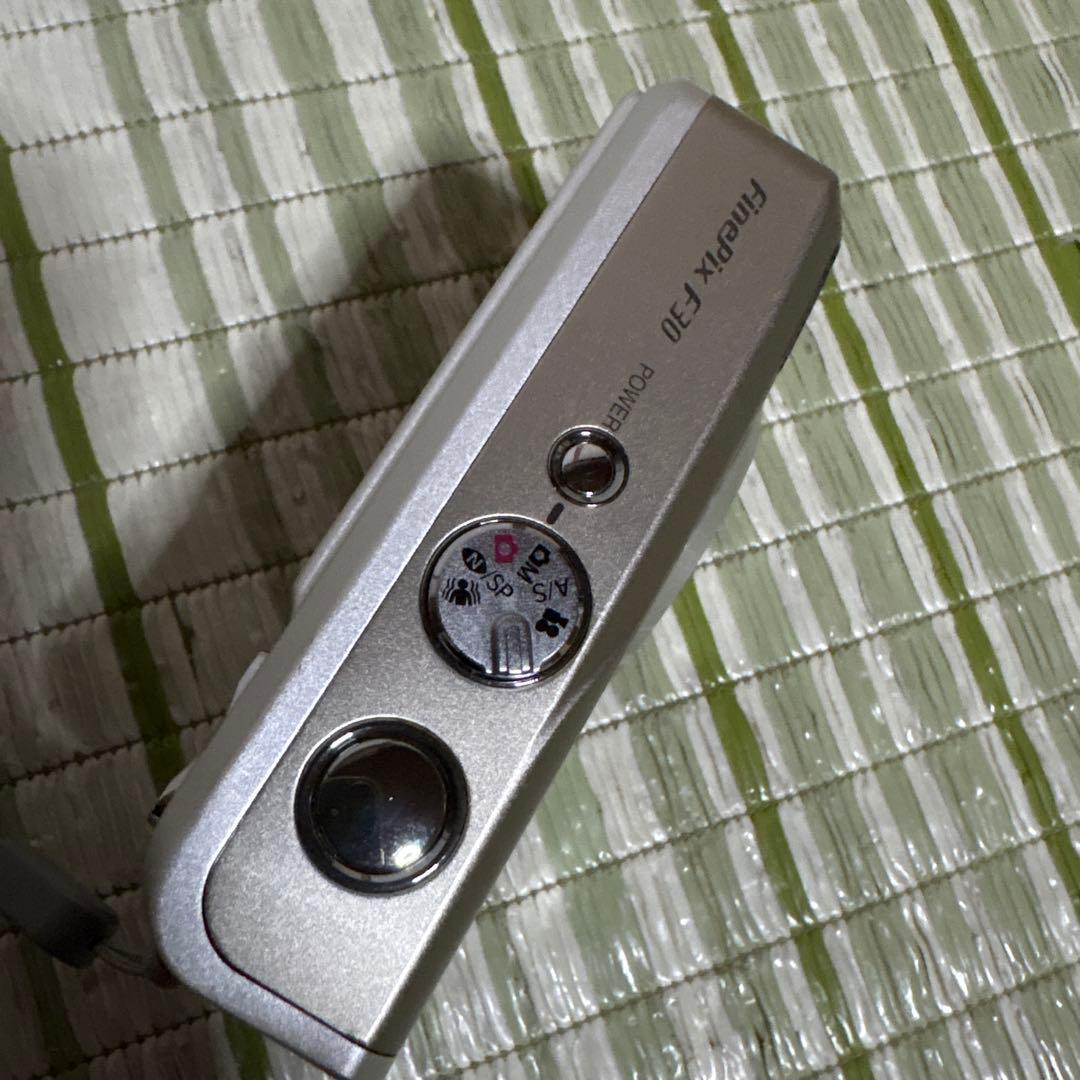 富士フイルム FinePix F30 シルバー コンパクトデジタルカメラ