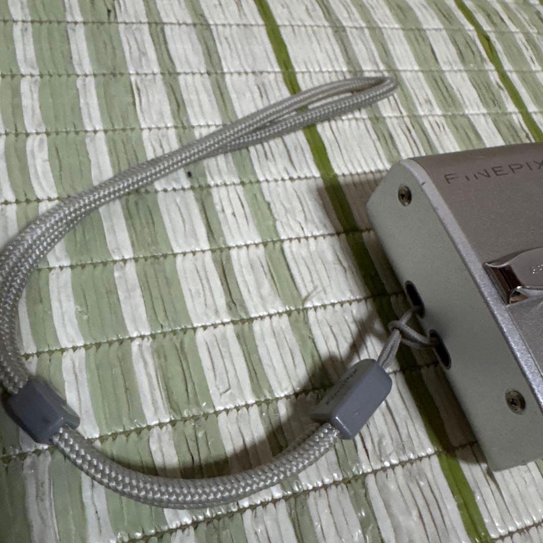 富士フイルム FinePix F30 シルバー コンパクトデジタルカメラ