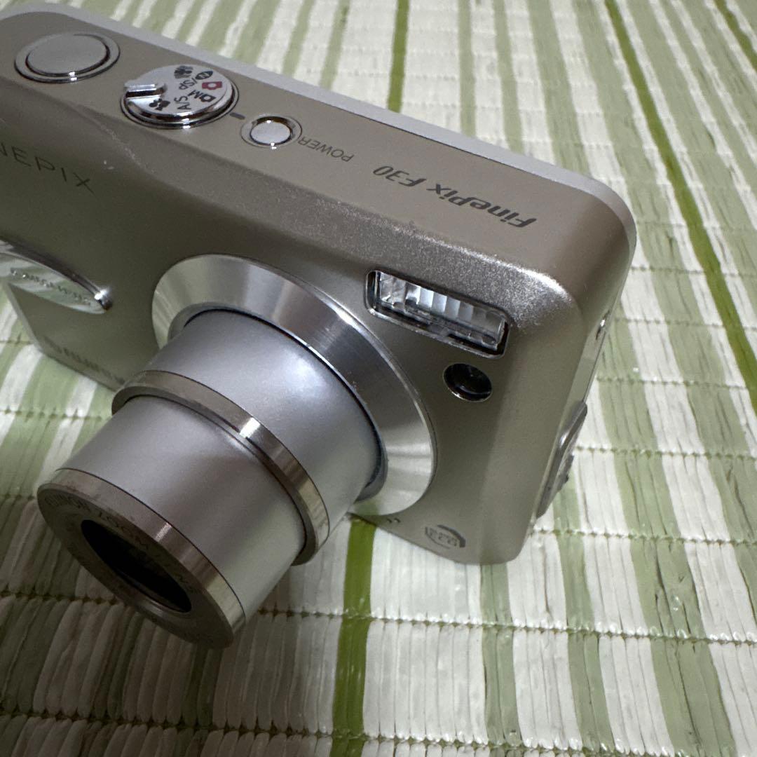 富士フイルム FinePix F30 シルバー コンパクトデジタルカメラ