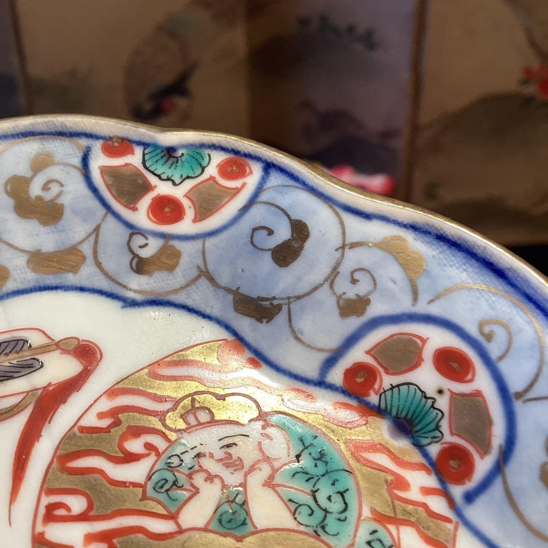 A921 古伊万里　金襴手　人物宝尽紋様　丸紋に唐草　菱形輪花皿　1枚