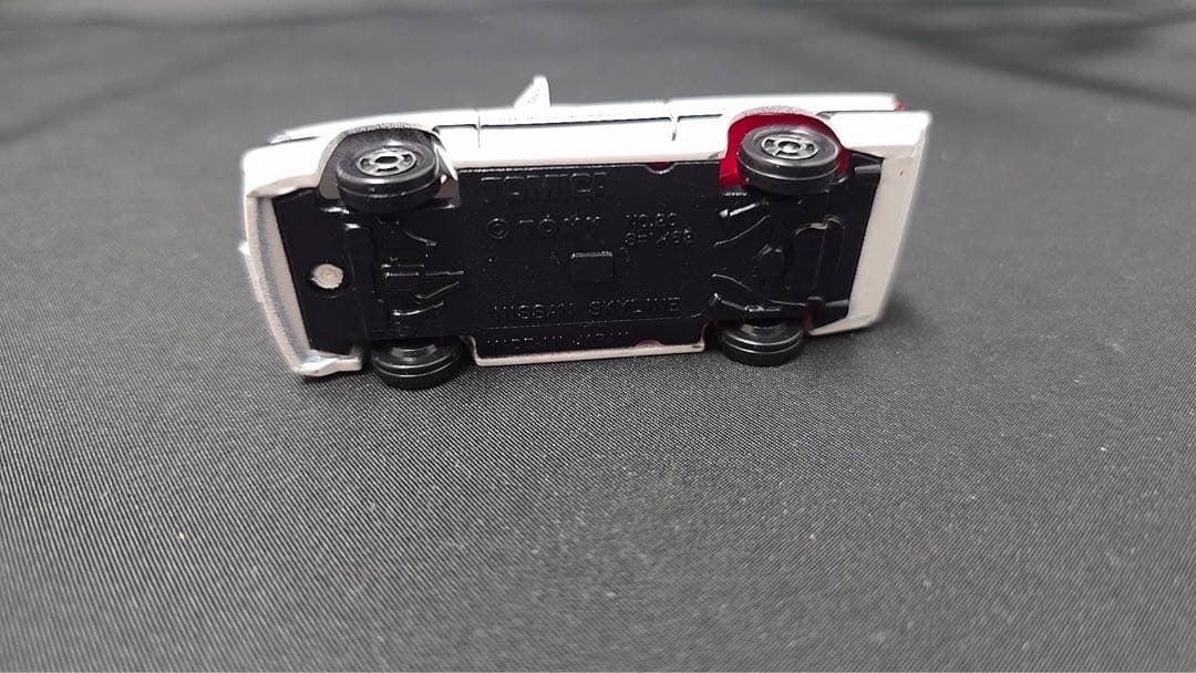 トミカ赤箱20ニッサンスカイライン(日本製) ツインカムタンポいり。