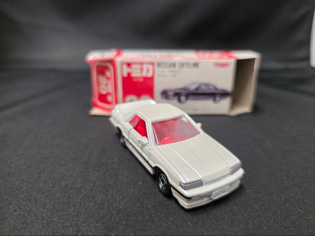 トミカ赤箱20ニッサンスカイライン(日本製) ツインカムタンポいり。