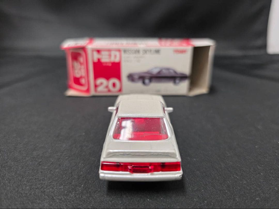 トミカ赤箱20ニッサンスカイライン(日本製) ツインカムタンポいり。