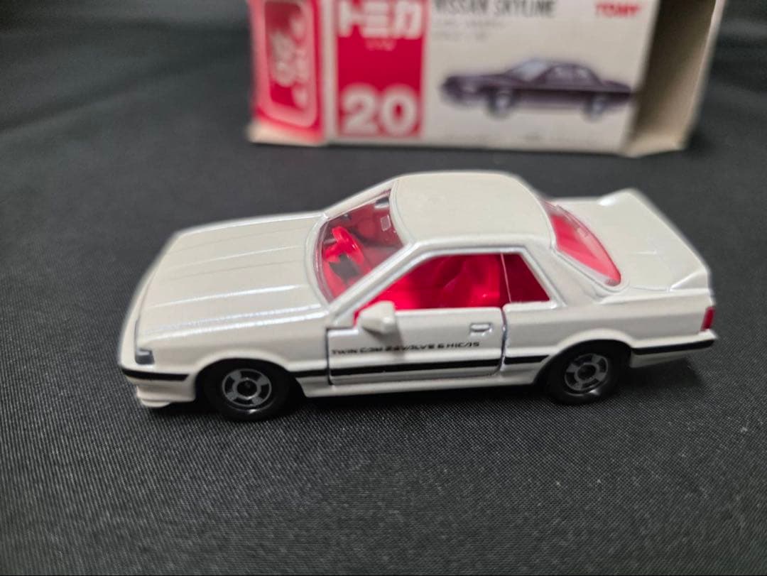 トミカ赤箱20ニッサンスカイライン(日本製) ツインカムタンポいり。