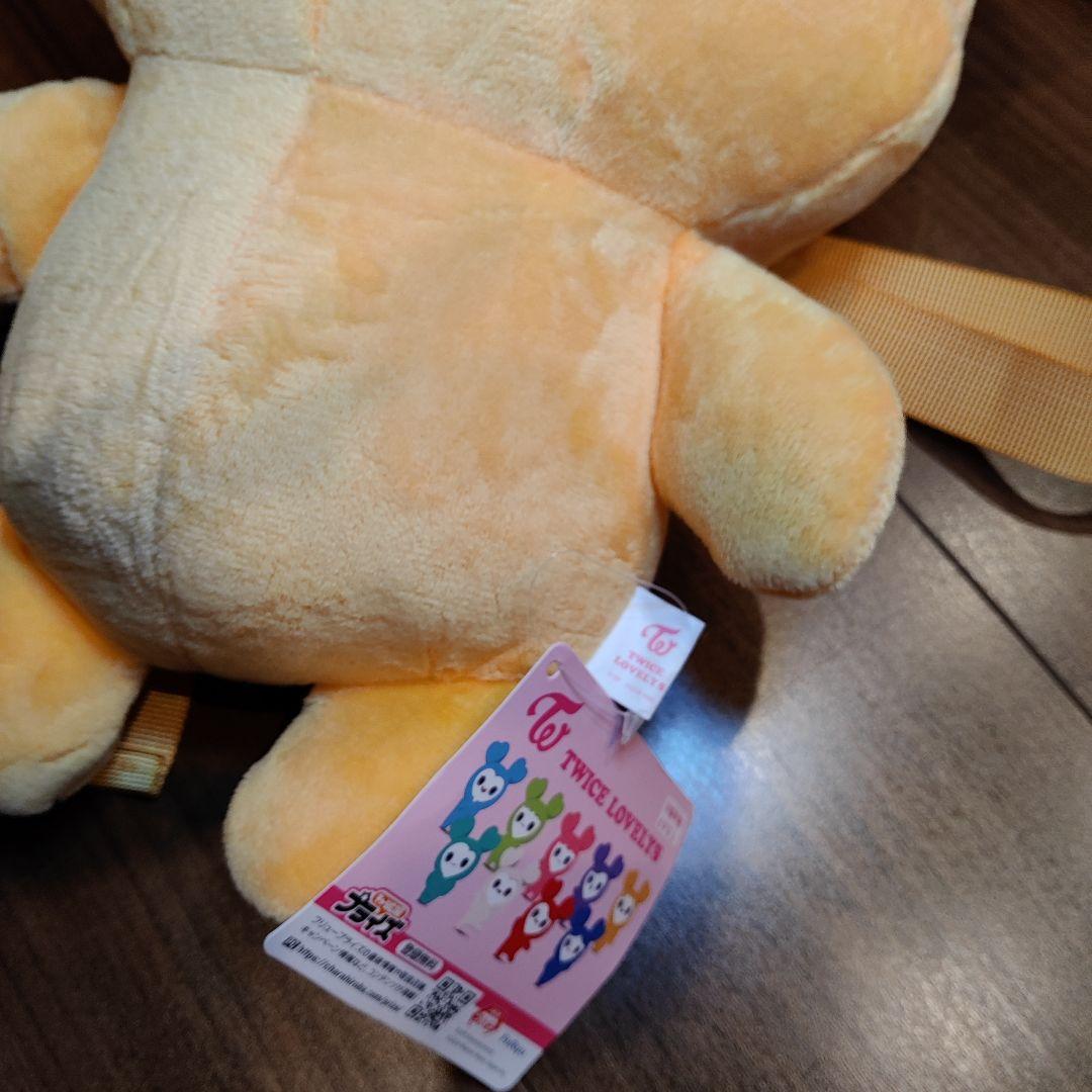 TWICE LOVELYS　×　GiGO　ぬいぐるみリュック　イエロー　ジヒョ