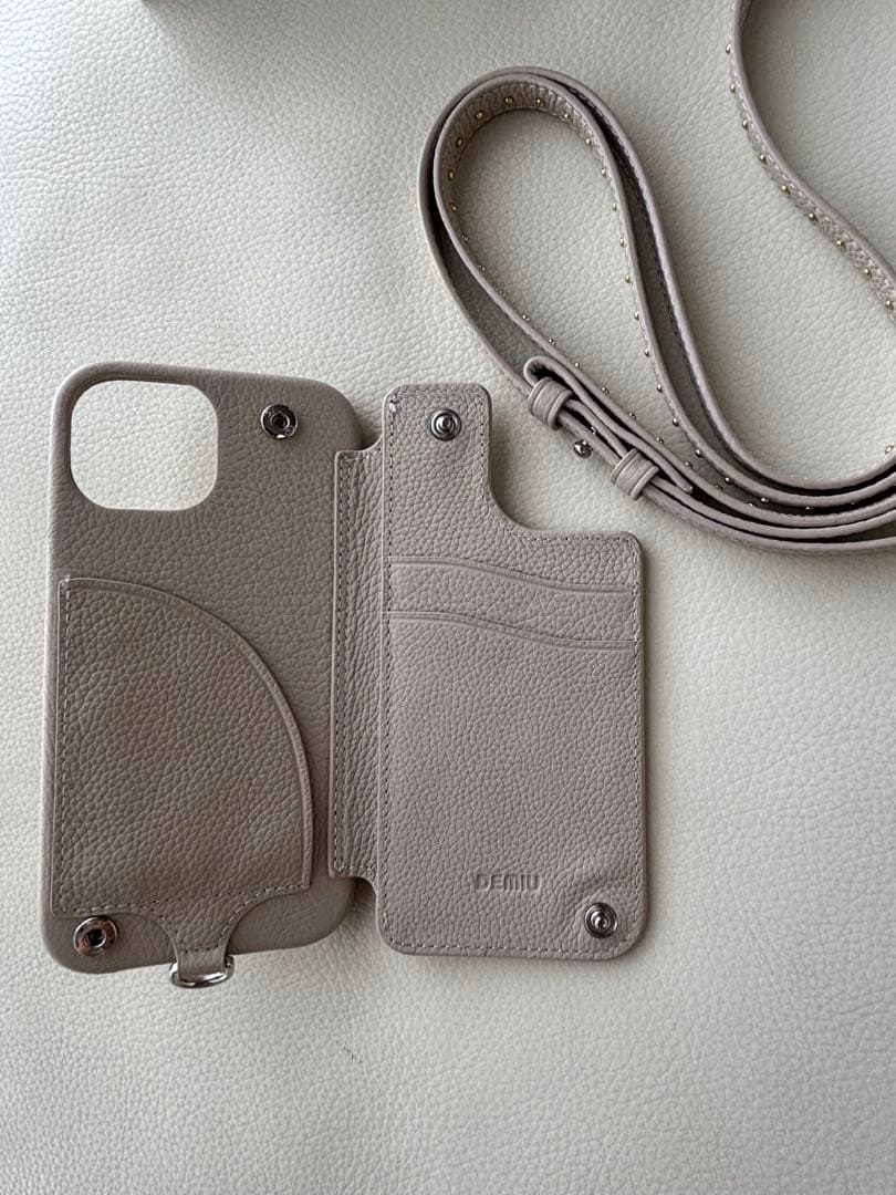 DEMIU iPhone 15 ケース スタッズ ショルダー ストラップ付き