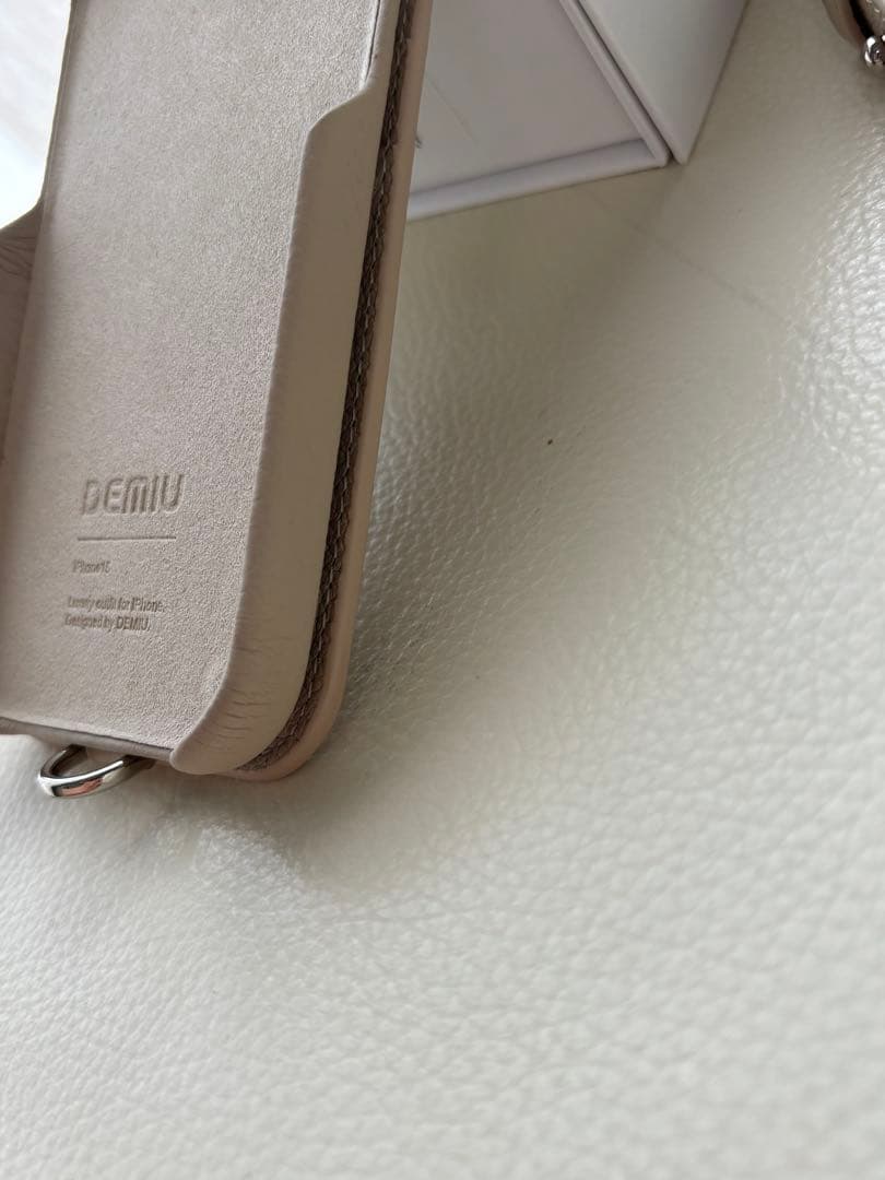 DEMIU iPhone 15 ケース スタッズ ショルダー ストラップ付き