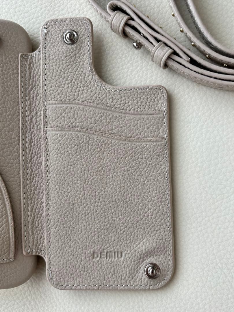 DEMIU iPhone 15 ケース スタッズ ショルダー ストラップ付き