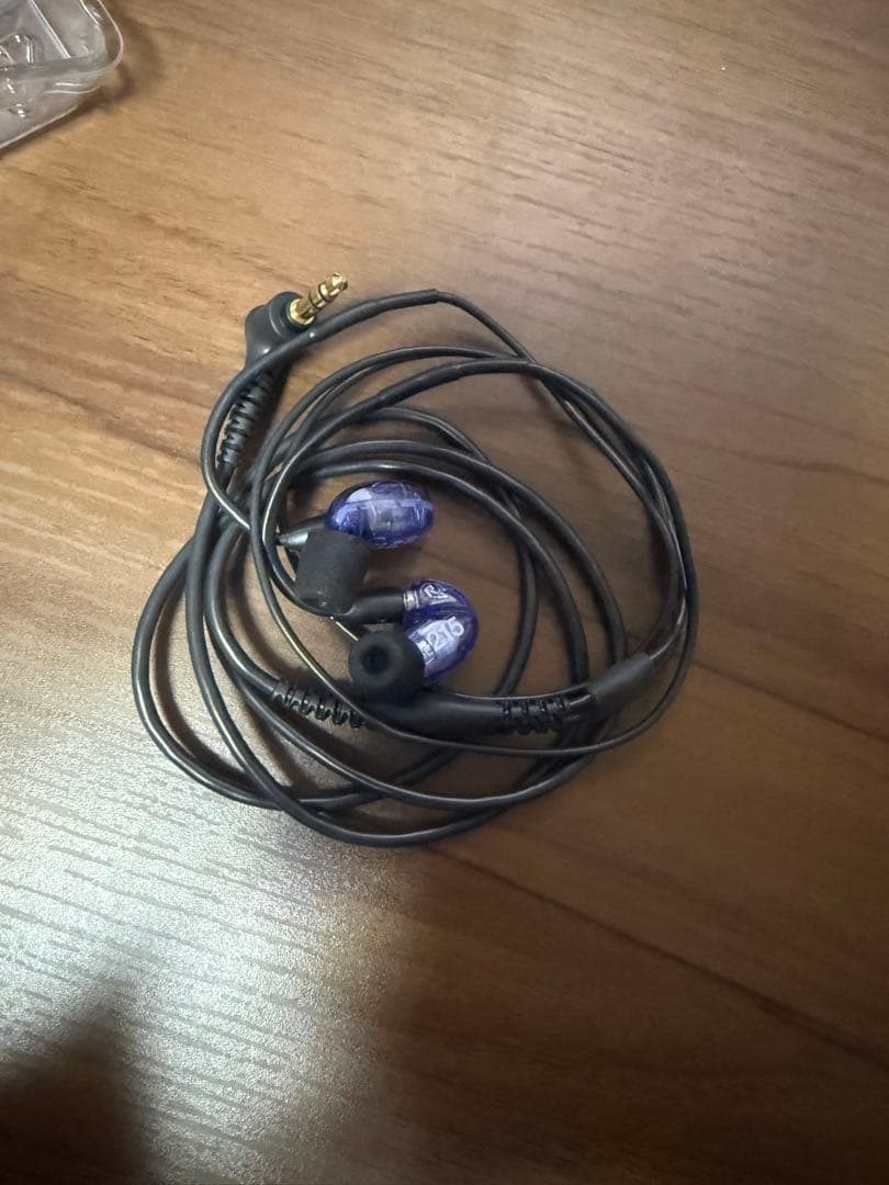 SHURE SE215 有線イヤホン 美品・試聴のみ