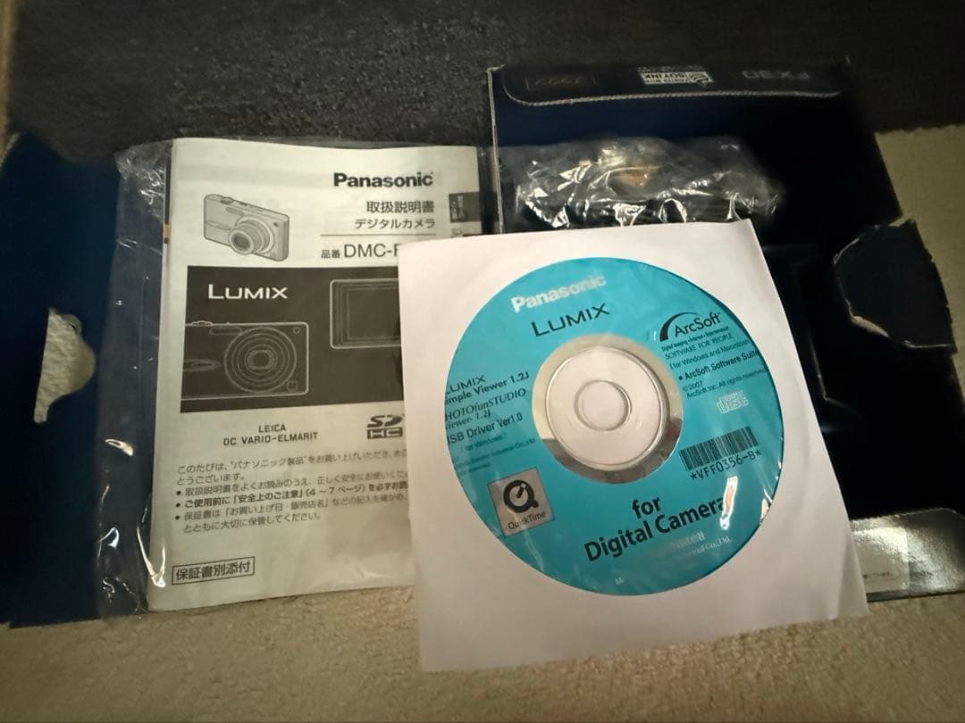 美品Panasonic LUMIX DMC-FX30 ブラウン　取説他、箱付き