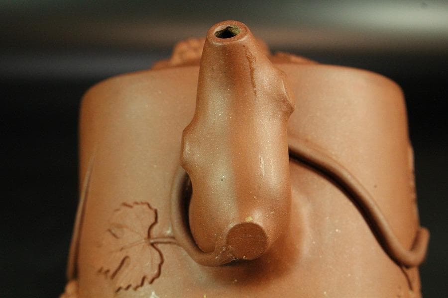 中国美術 朱泥 葡萄栗鼠 茶壷 急須 在印(K-YC694)