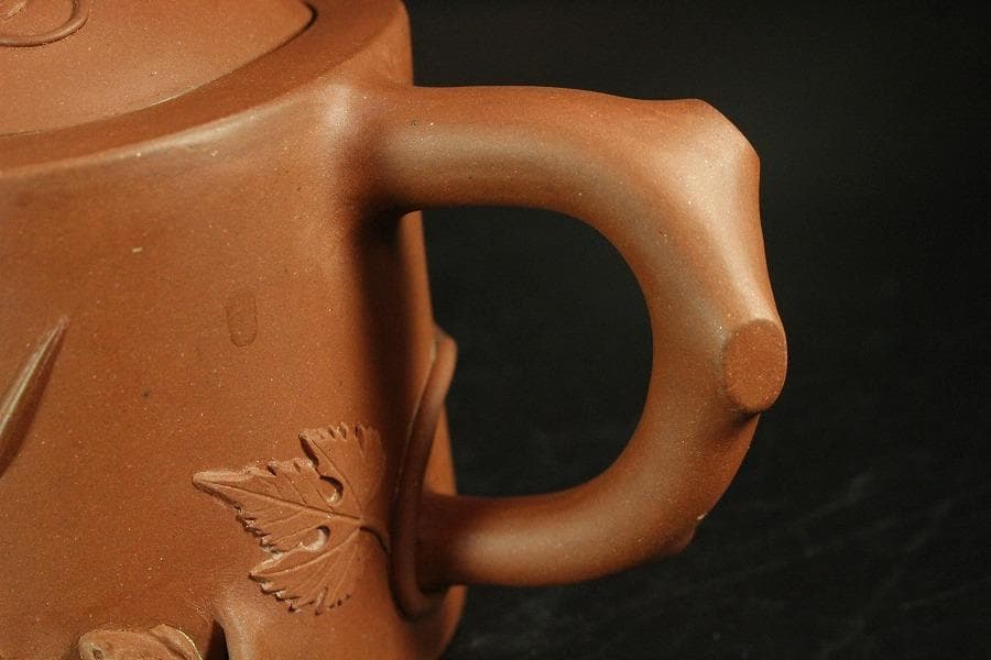 中国美術 朱泥 葡萄栗鼠 茶壷 急須 在印(K-YC694)