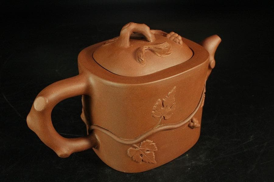 中国美術 朱泥 葡萄栗鼠 茶壷 急須 在印(K-YC694)