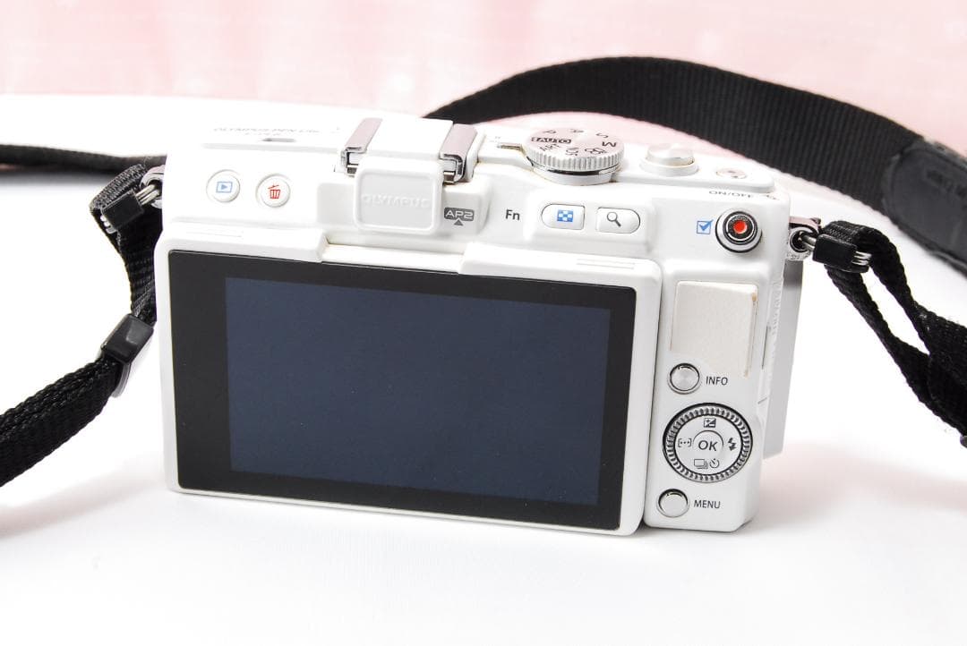 〓ミラーレス一眼レフカメラ〓オリンパス OLYMPUS E-PL6 ホワイト