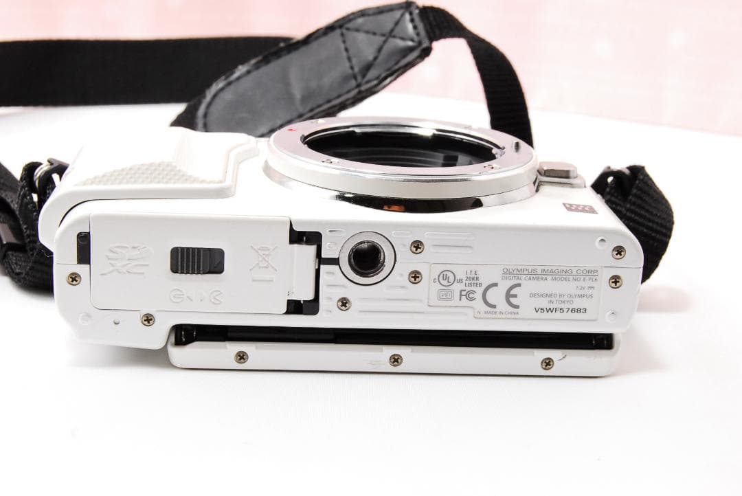 〓ミラーレス一眼レフカメラ〓オリンパス OLYMPUS E-PL6 ホワイト