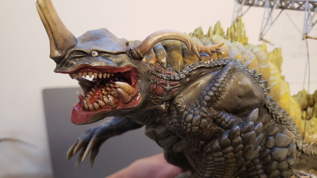 海洋堂 ネロンガ(ジオラマベースつき)