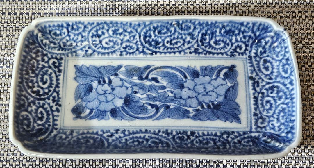 【特価品❗】 江戸時代後期　古伊万里染付　たこ唐草文　牡丹図　長皿　21.7cm