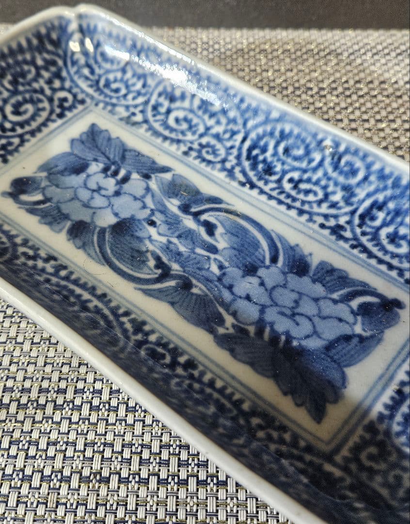 【特価品❗】 江戸時代後期　古伊万里染付　たこ唐草文　牡丹図　長皿　21.7cm