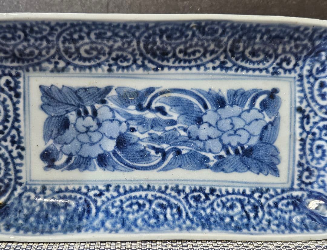 【特価品❗】 江戸時代後期　古伊万里染付　たこ唐草文　牡丹図　長皿　21.7cm