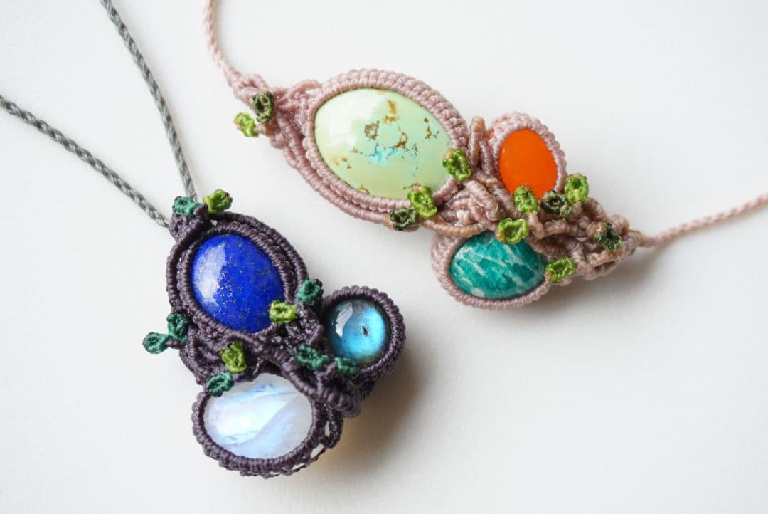 《内なる宇宙》ラピスラズリ　ムーンストーン　ラブラドライト　マクラメ　ネックレス