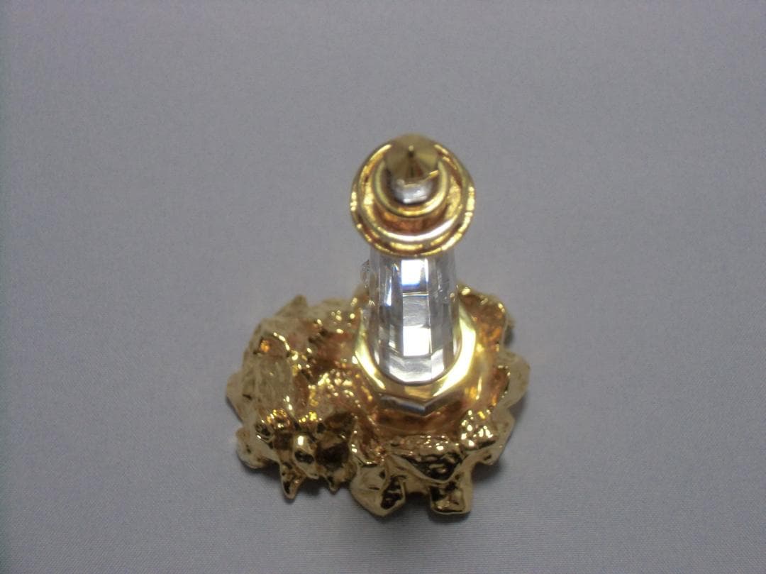 SWAROVSKI クリスタル灯台型置物　A040