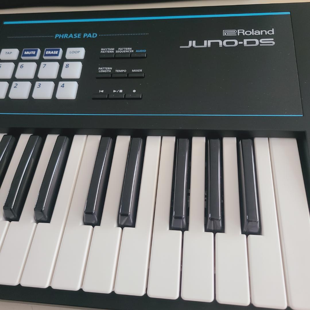美品★Roland JUNO-DS 61 シンセサイザー ソフトケース・ペダル付