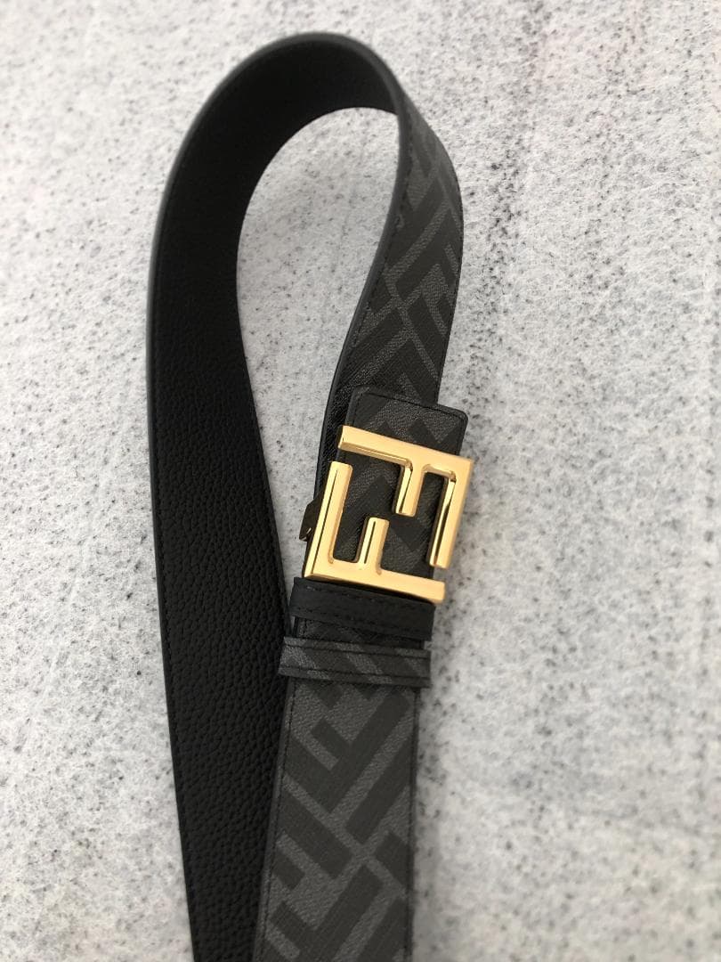 ベルト　FENDI　レザー皮帯　ゴールドロゴ　高級黒　eur80 状態いい